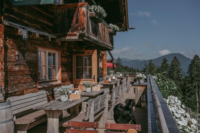 Terassen Panorama Blick von der Seidlalm im Sommer.